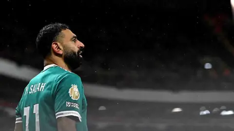 محمد صلاح يحقق ثروة ضخمة من عقود الرعاية والعائدات التجارية