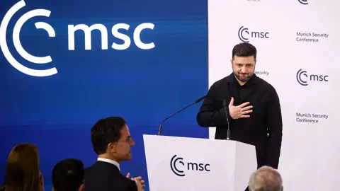 فولوديمير زيلينسكي: الضربات الروسية تضرّ كل محطات الطاقة الأوكرانية