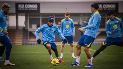 عودة رافينيا تمنح برشلونة دفعة معنوية قبل اختبار جيرونا في الليغا