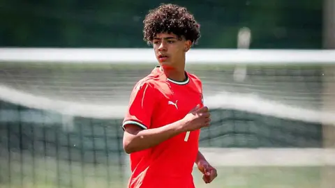 موهبة صاعدة على خطى الأسطورة.. عوامل قد تمنح نجل رونالدو أفضلية مبكرة