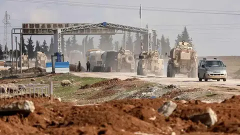 عملية أمنية منسّقة.. العراق ينقل معتقلي داعش من سوريا تمهيدًا لإعادتهم إلى بلدانهم