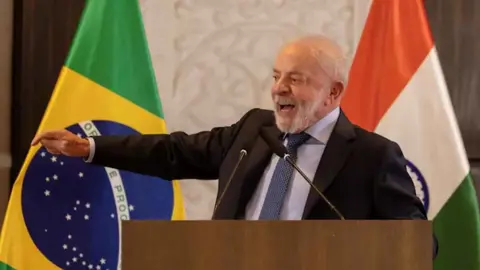 لولا دا سيلفا يحذر ترامب: البرازيل ضد "حرب باردة جديدة"