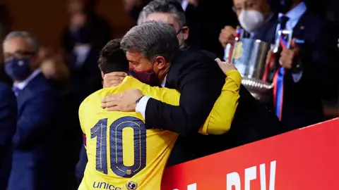 لابورتا يكشف عن تدهور علاقته مع ميسي