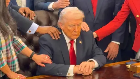 أميركا تصلي: قساوسة يدعون لمباركة ترامب ونجاح قيادته في المكتب البيضاوي