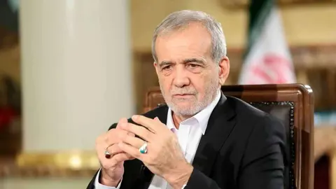 بزشكيان يعتذر لدول الجوار: لن نشن هجمات إلا إذا تعرضنا لها