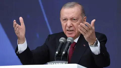 أردوغان: معاداة السامية جريمة لا يمكن تبريرها.. والإسلاموفوبيا تهدد التعايش بين الشعوب