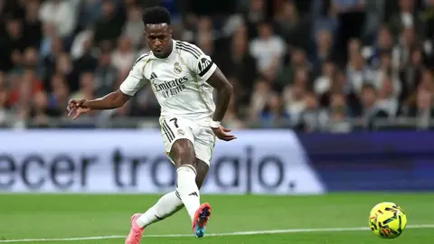 هازارد يحذر فينيسيوس جونيور من الاعتزال المبكر .. "الضغوط الجماهيرية تثقل كاهل اللاعب"