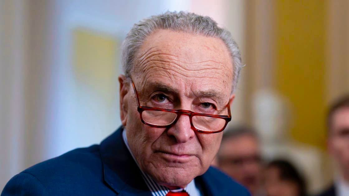 شومر يدعو ترامب للشفافية حول إيران قبل خطاب حالة الاتحاد