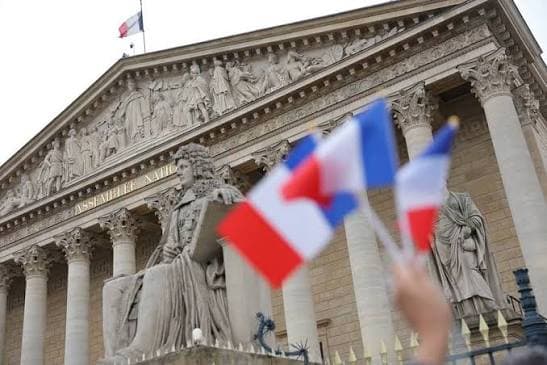 حزب التجمع الوطني الفرنسي يطرح طلب حجب الثقة عن الحكومة