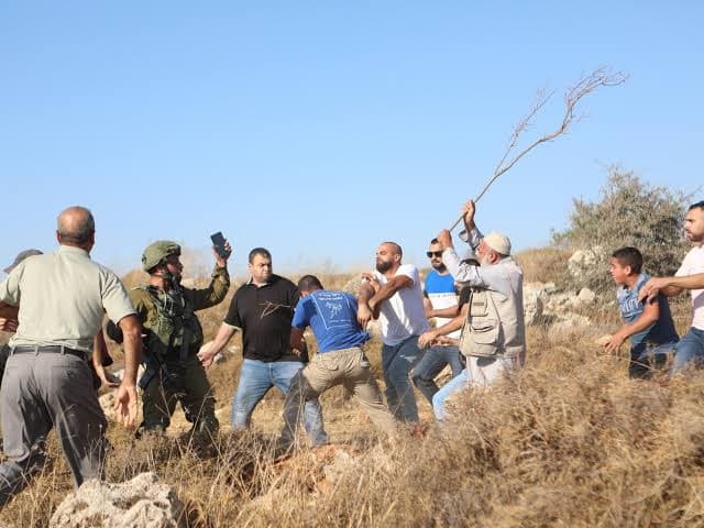 المستوطنون يصعّدون هجماتهم في الضفة الغربية ويستهدفون منازل الفلسطينيين